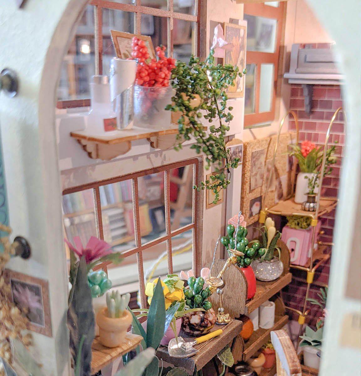 Emily's Miniature Floral Boutique | Amharb